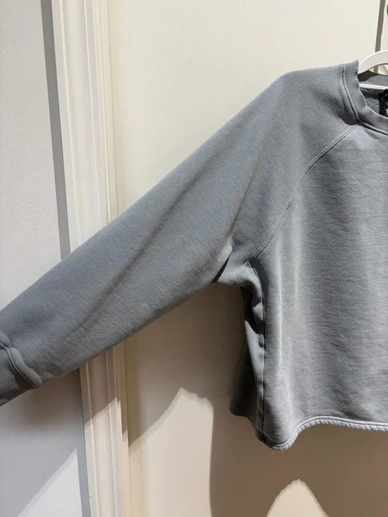 Vuori Women’s Oversized Crewneck Sweatshirt~ size M - Picture 2 of 8